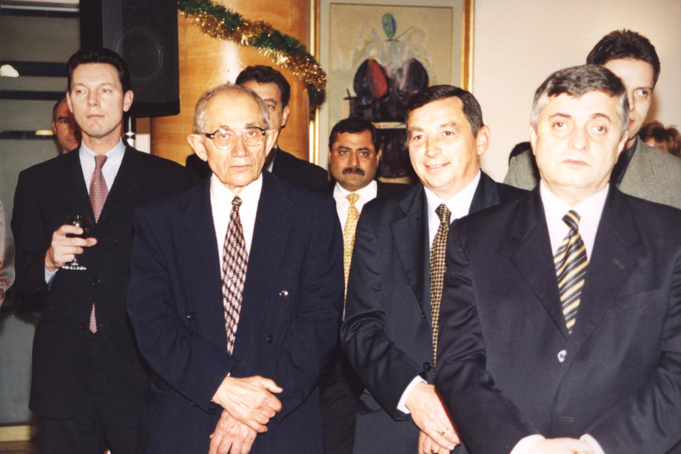 Награди "Банкер на годината" 2002Джон Шомел - Доу - ЕБВРГеорги Петров - БНБГаутам Вир - ХебросбанкПламен Петров - Токуда банкВладимир Ташков
