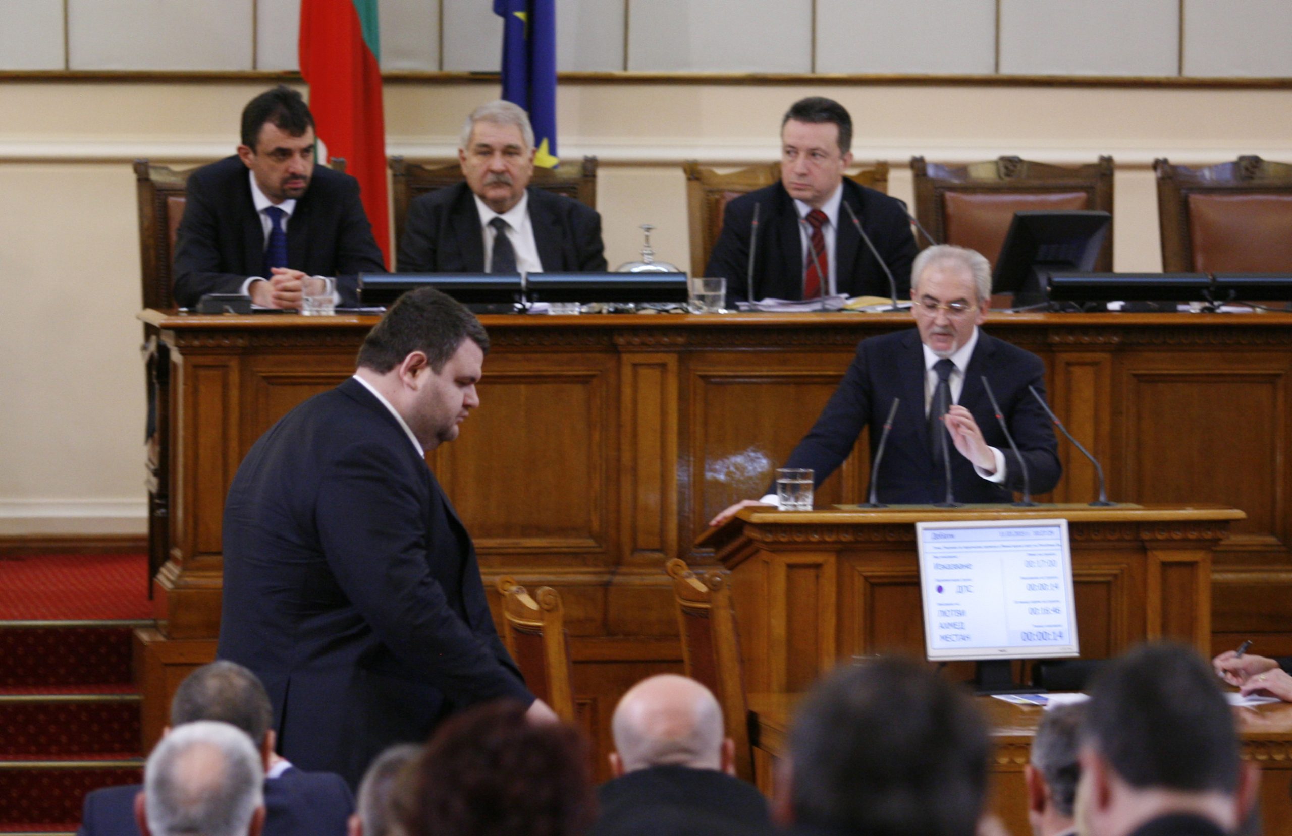 Парламент Избиране на нов вътрешен министър Румяна Бъчварова Делян Пеевски Лютви Местан