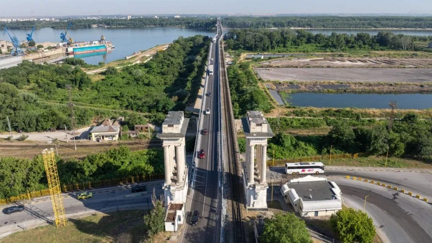 Пускат двупосочното движение на „Дунав мост“ при Русе