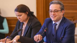 На заседанието на Комисията по културата и медиите на НС -11 януари 2024 г. : народният представител от ДПС Фатме Рамадан и председателят на комисията Тома Биков от ГЕРБ.