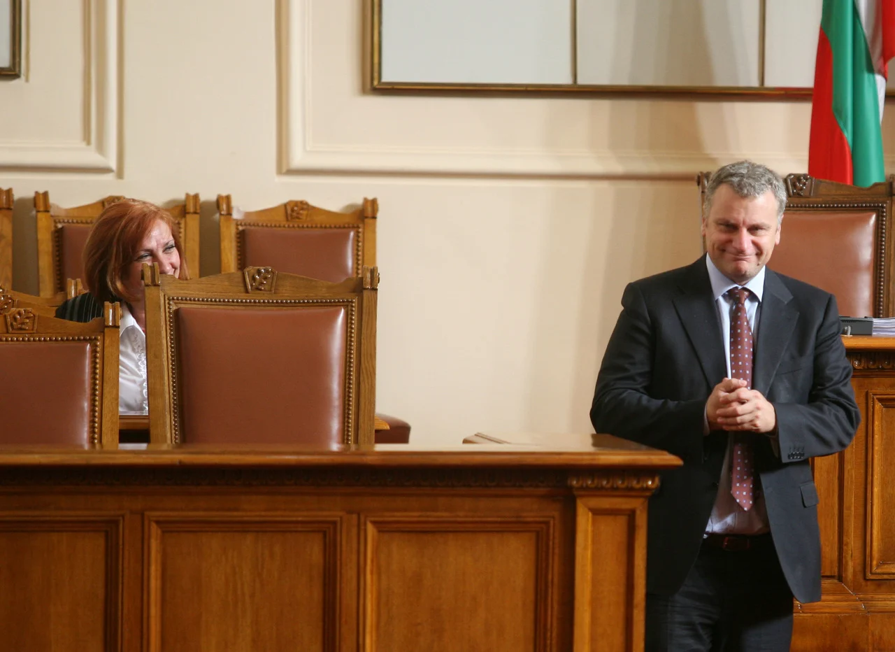 ПарламентИскра Михайлова - МОСВПетър Курумбашев - БСП
