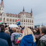 Унгарците протестират срещу плановете на Орбан да смаже гражданското общество и медиите