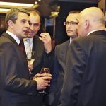 Управителят на БНБ Иван Искров обяснява на президента Росен Плевнелиев и на председателя на КФН Стоян Мавродиев безумието на идеята да се облагат банковите транзакции. Искров заяви