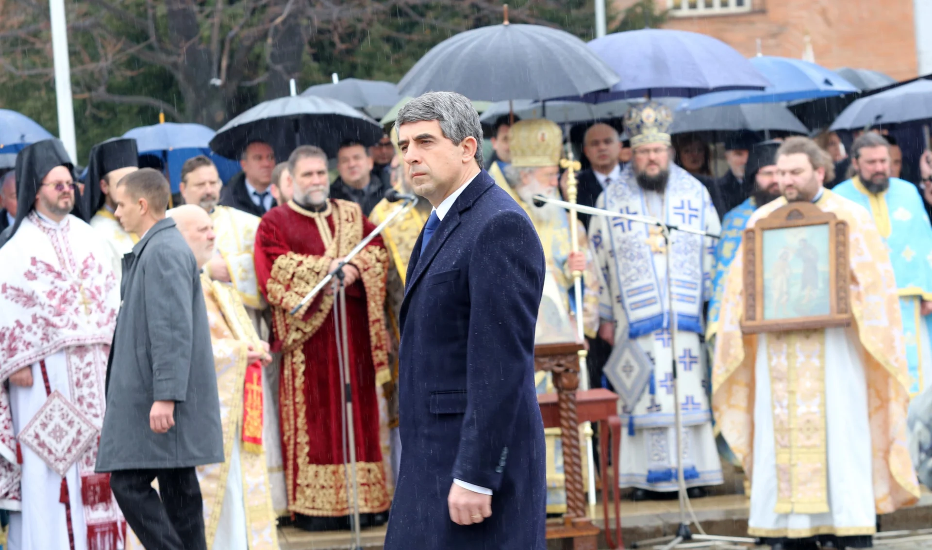 църква "Александър Невски" - Богоявленски водосвет  и освещаване на знамената .Президентът Росен Плевнелиев