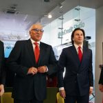 Пресконференция на Уникредит Булбанк Дигитализация на банковия бизнес и ефектите за клиентите Джакомо Волпи - чл на УС и директор директор Банкиране на дребно Левон Хампарцумян Енрико Минити - гл. оперативен директор Цветанка Минчева директор Глобално банково обслужване