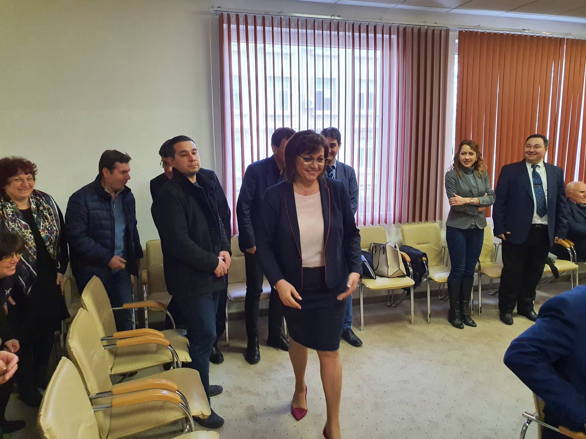 Корнелия Нинова