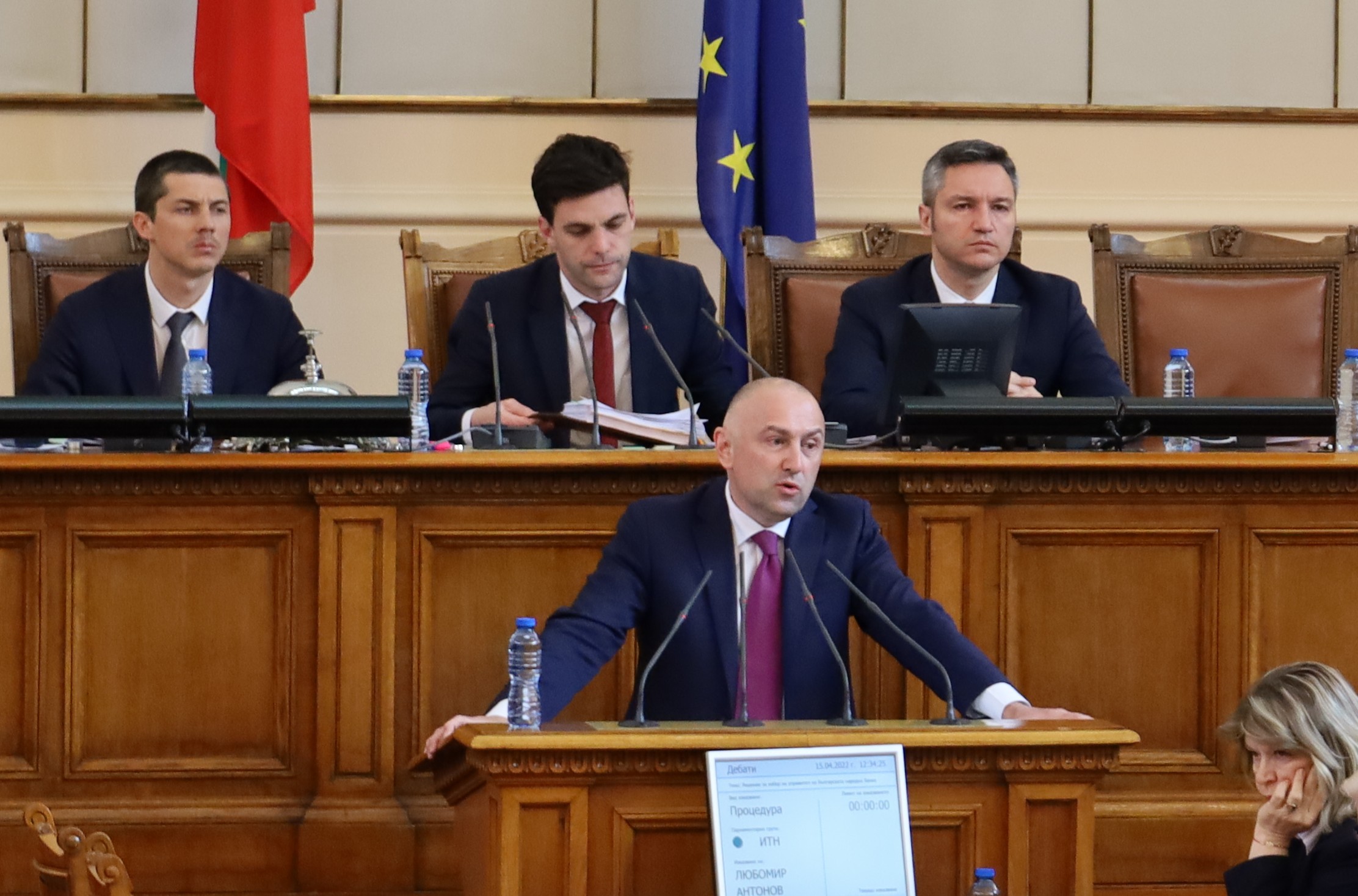 Парламент Любомир Каримански