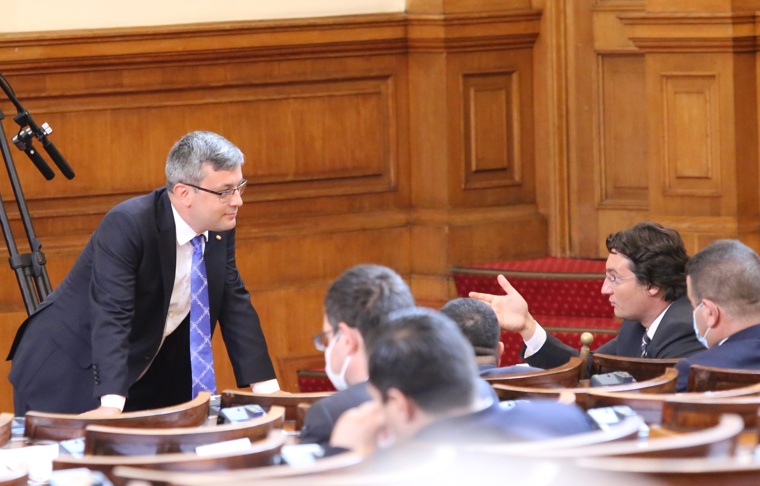 Парламент Тома Биков