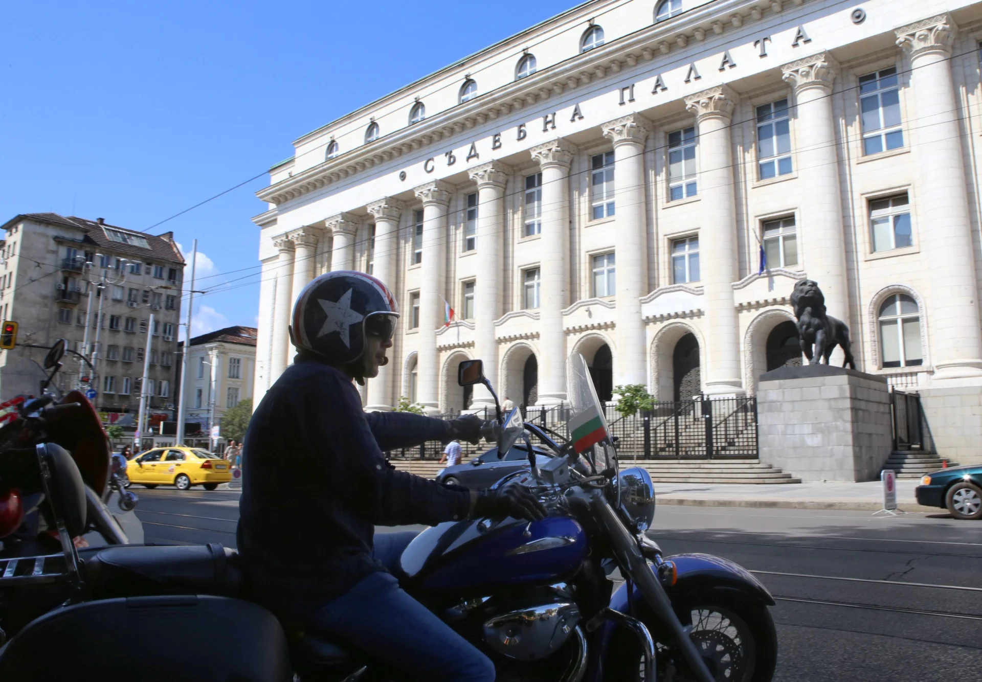 Протест на мотористи пред Съдебната палата