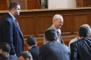 Народна любов се печели най-добре тихомълком