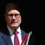 С всички сили Киър Стармър се бори да остане на поста си