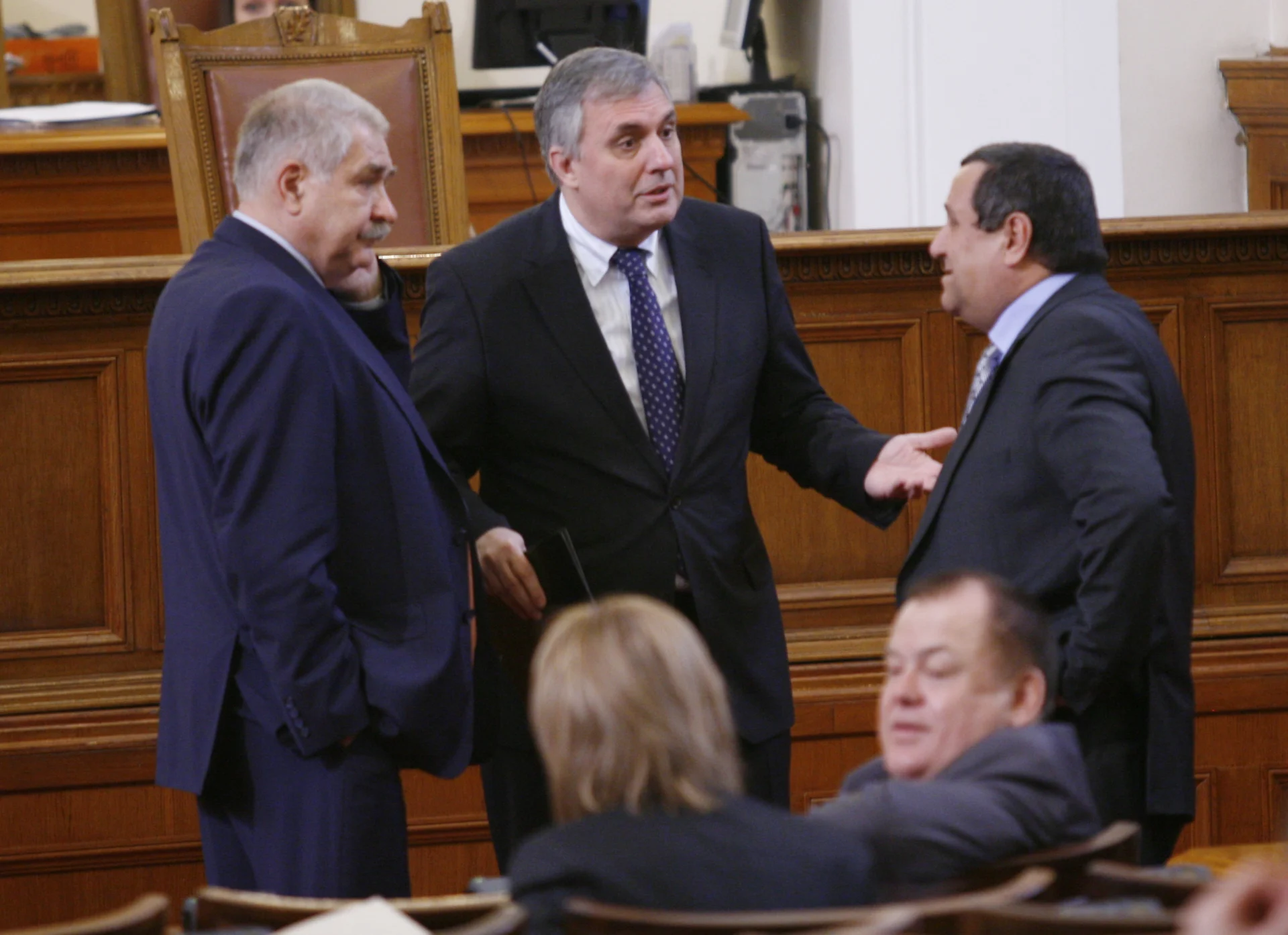 Парламент Ивайло Калфин Хасан Адемов
