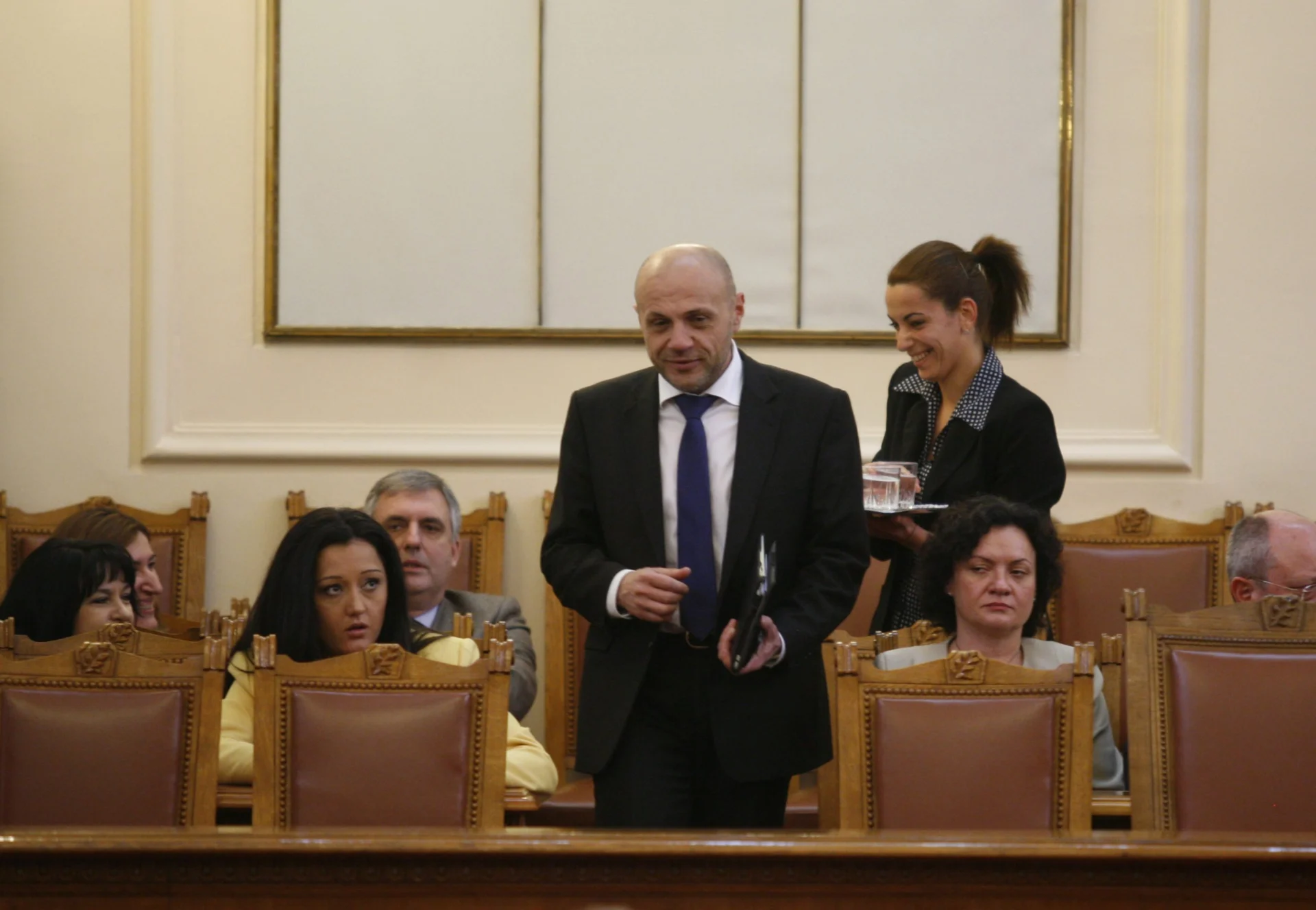 Парламент гласуване на външен дълг Лиляна Павлова Томислав Дончев