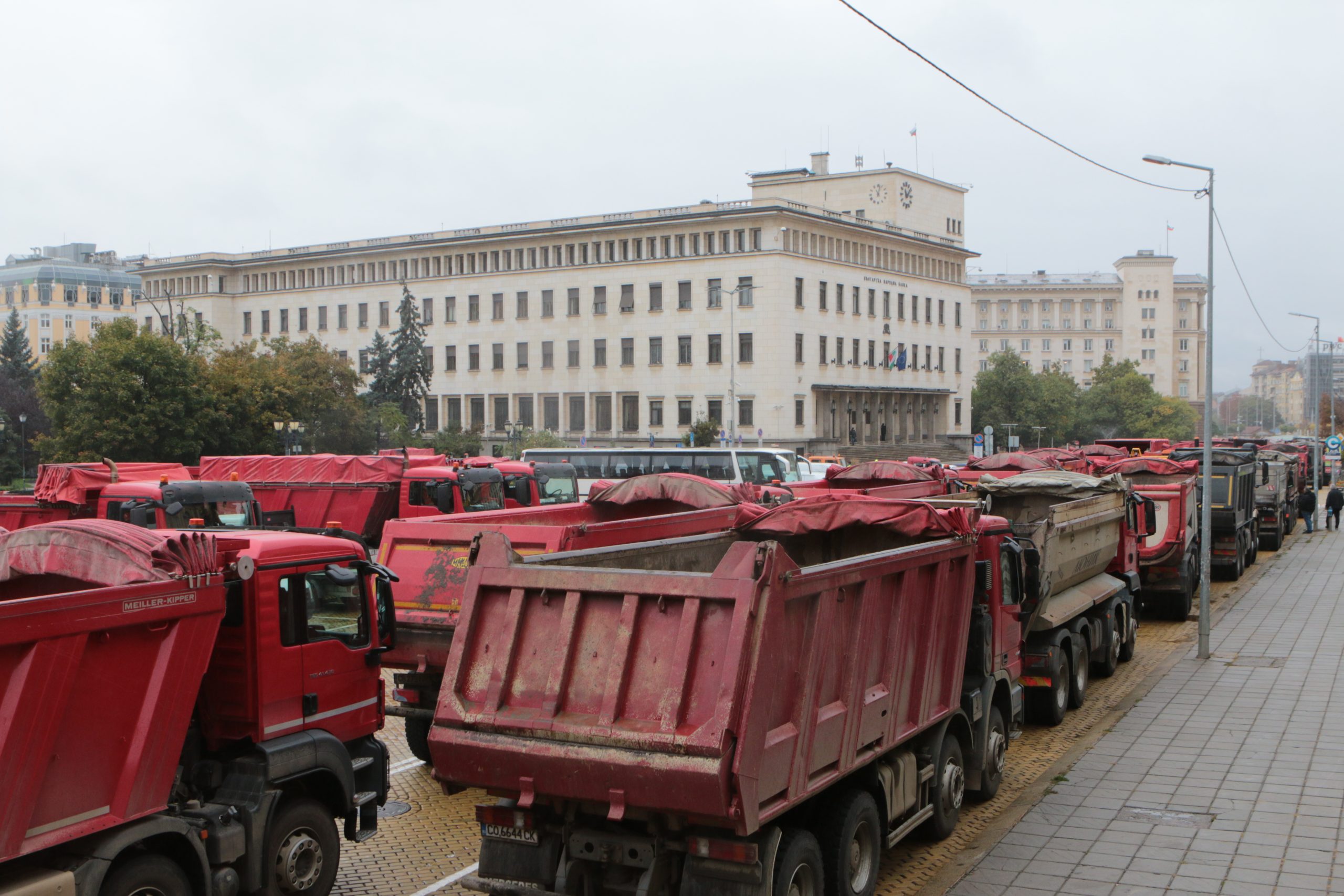 протест в подкрепа на пътно-строителния бранш в страната пътни строители