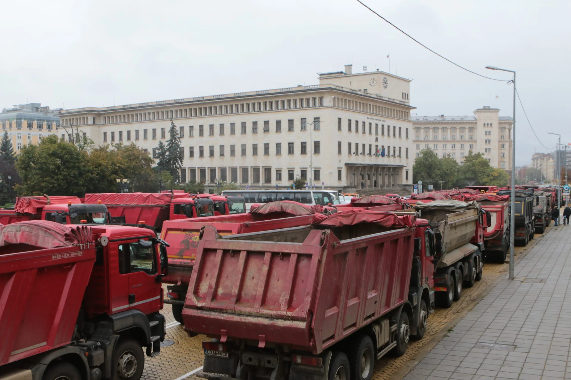 протест в подкрепа на пътно-строителния бранш в страната пътни строители