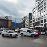 Задръстване пред мол Парадайз коли пешеходци трафик