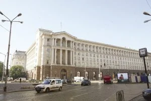 Президентските любезности крият неведомите пътища