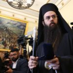 Новият сливенски митрополит Арсений беше посрещнат тържествено в своята епархия. Той беше избран вчера за Сливенски митрополит от Светия Синод. За него гласуваха 7 от митрополитите, докато останалите петима подкрепиха неговия съперник - Мелнишкия епископ Герасим