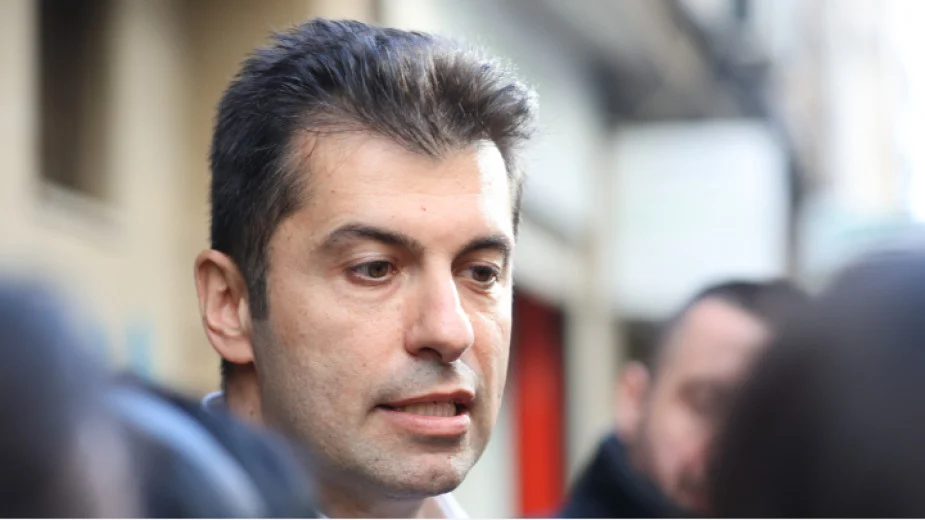 Кирил Петков пита колко струва шефът на антикорупционната комисия