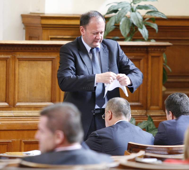 Михаил Миков