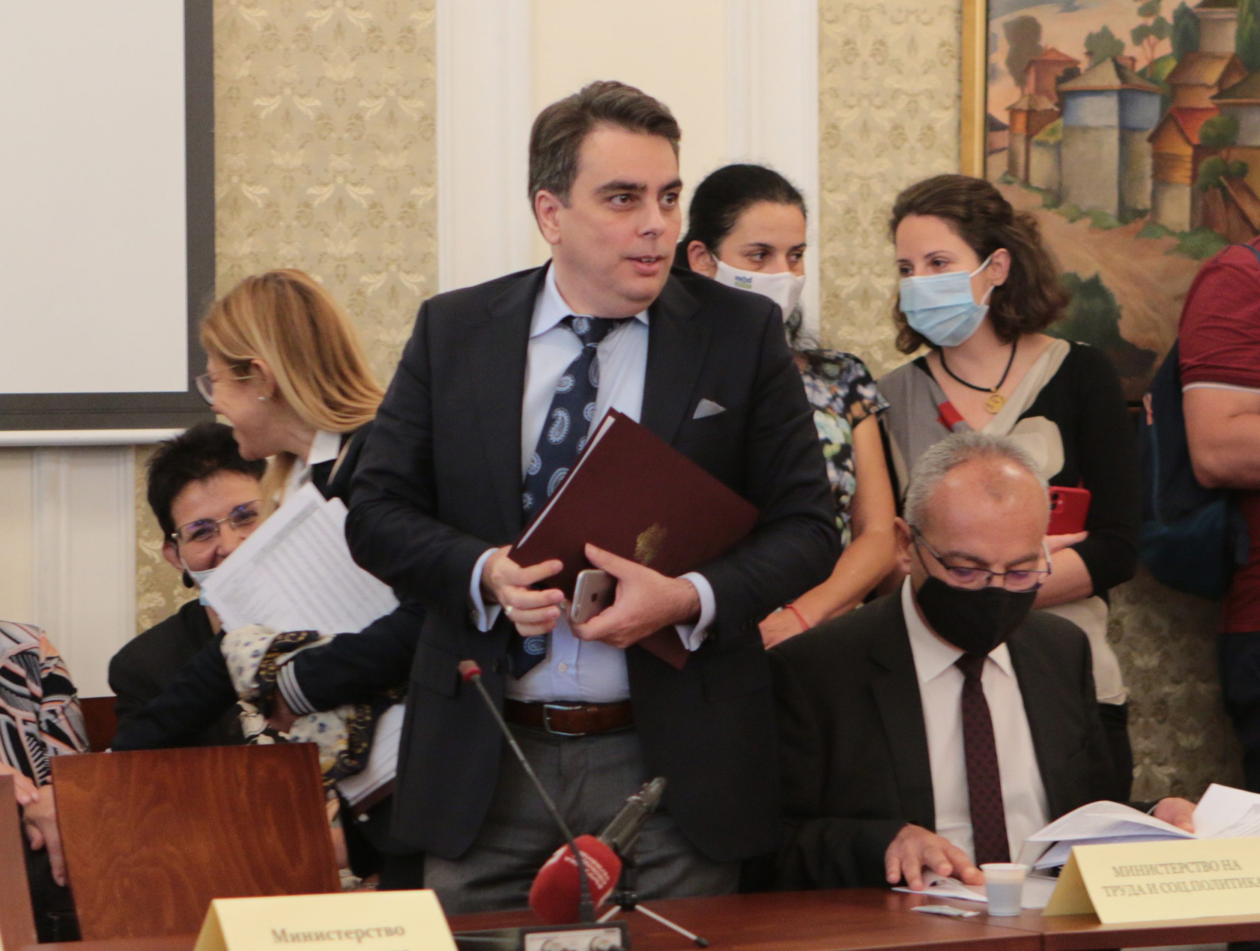 Парламент заседание на комисията по бюджет и финанси здравеопазване труд и социална политика Асен Василев
