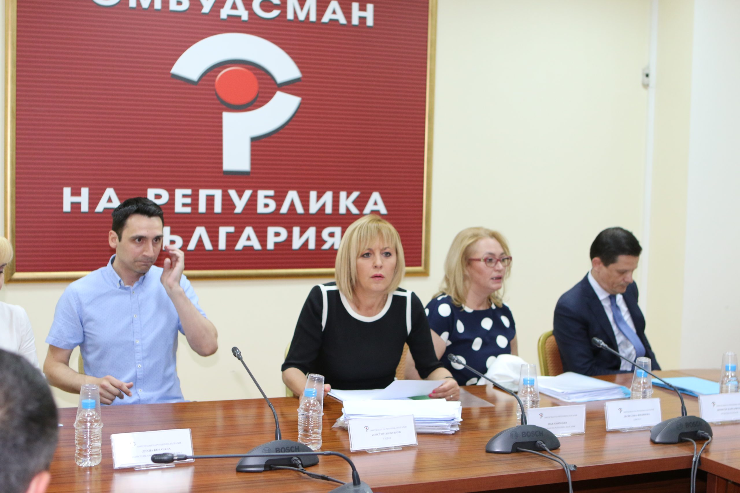 Мая Манолова омбудсман бързи кредити оплаквания