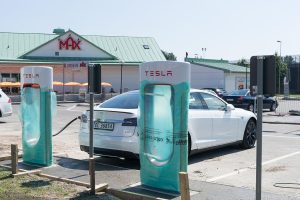 автомобили Tesla