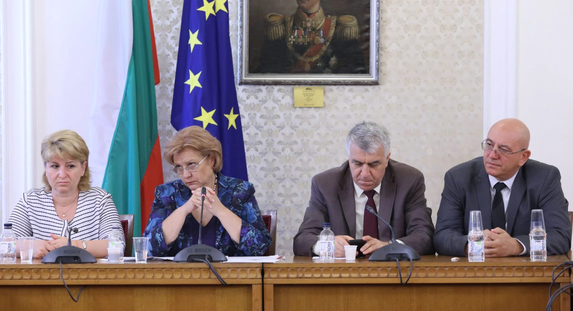 Парламент Карина Караиванова - изслушване на кандидата за председател на Комисията за финансов надзор. Менда Стоянова