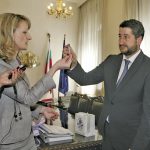 Христо Иванов приема от предшественичката си Зинаида Златанова ключа към съдебната реформа.