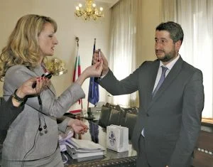 Христо Иванов приема от предшественичката си Зинаида Златанова ключа към съдебната реформа.