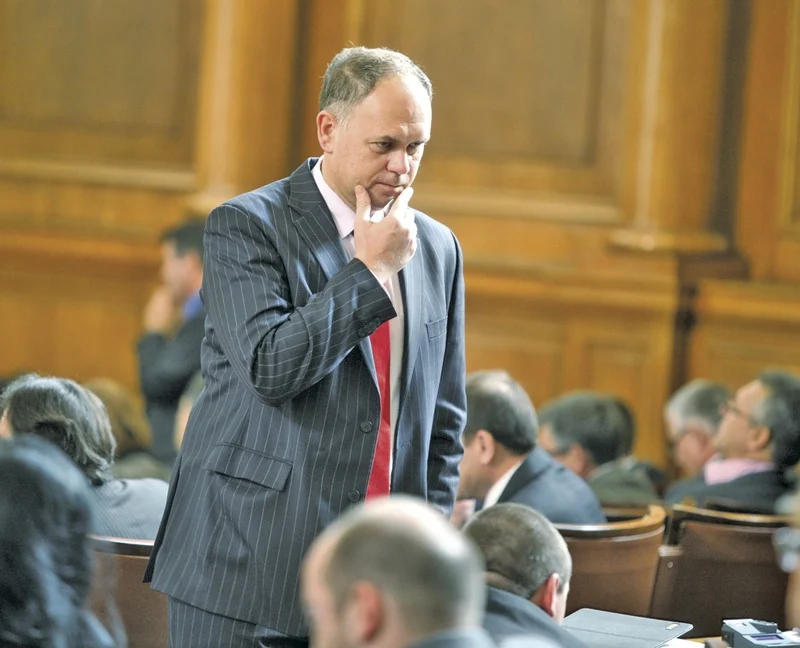 Предложените от червения депутатът Георги Кадиев промени в законодателството са само за отбиване на номера.