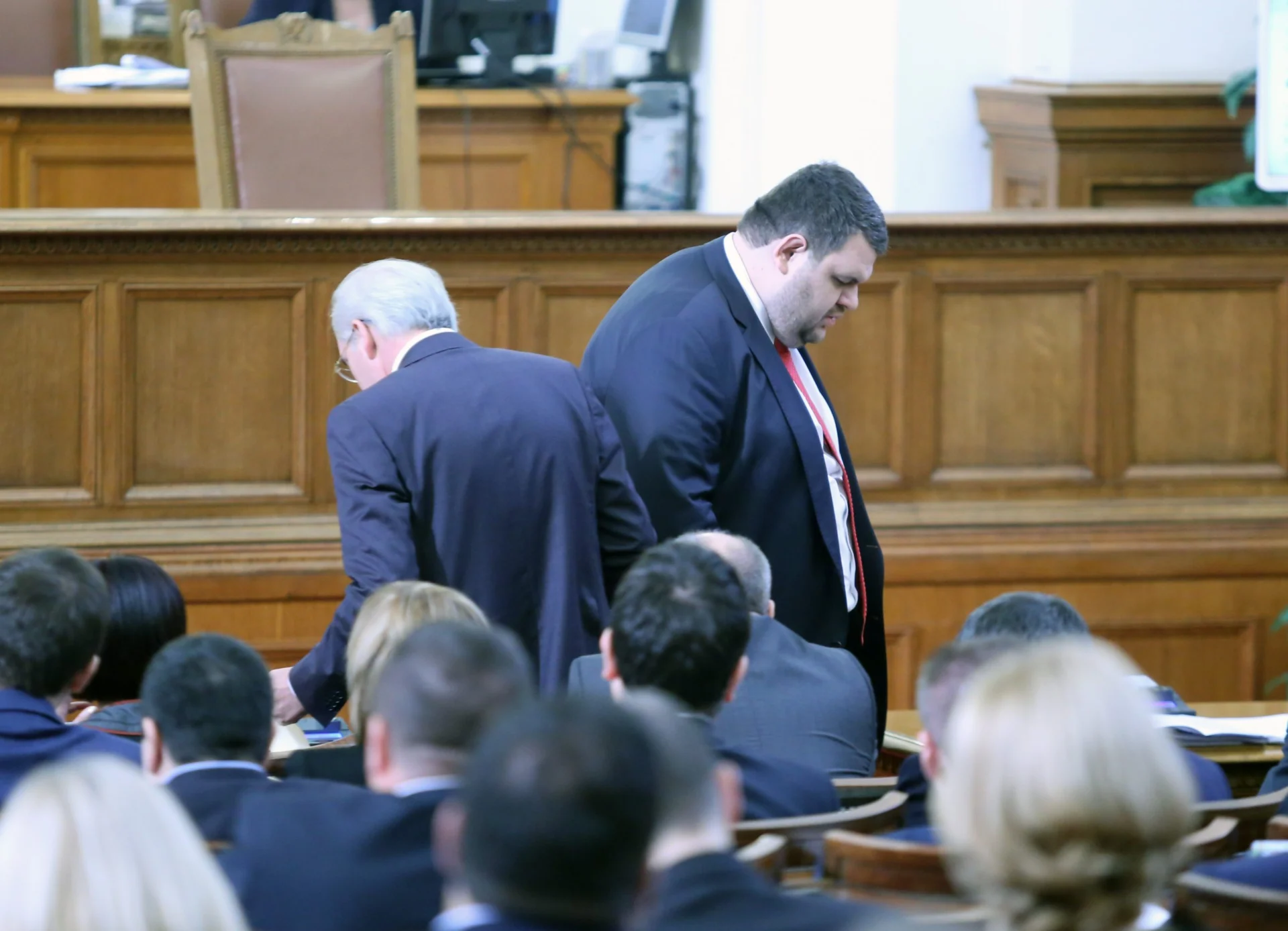 Парламент Лютви Местан Делян Пеевски  Гласуване на промени в Конституцията