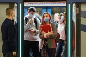москва русия коронавирус метро маски