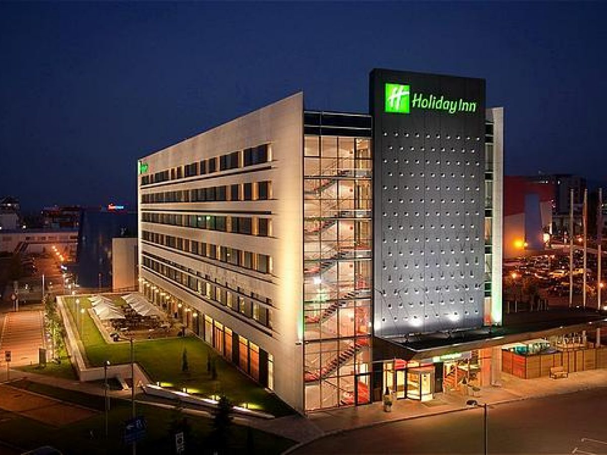 "Видеолукс Холдинг" купува петзвездния хотел Holiday Inn в София.