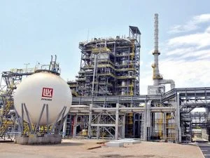 РИОСВ-Бургас ще санкционира „Лукойл Нефтохим“ след десетки сигнали за задушлива миризма