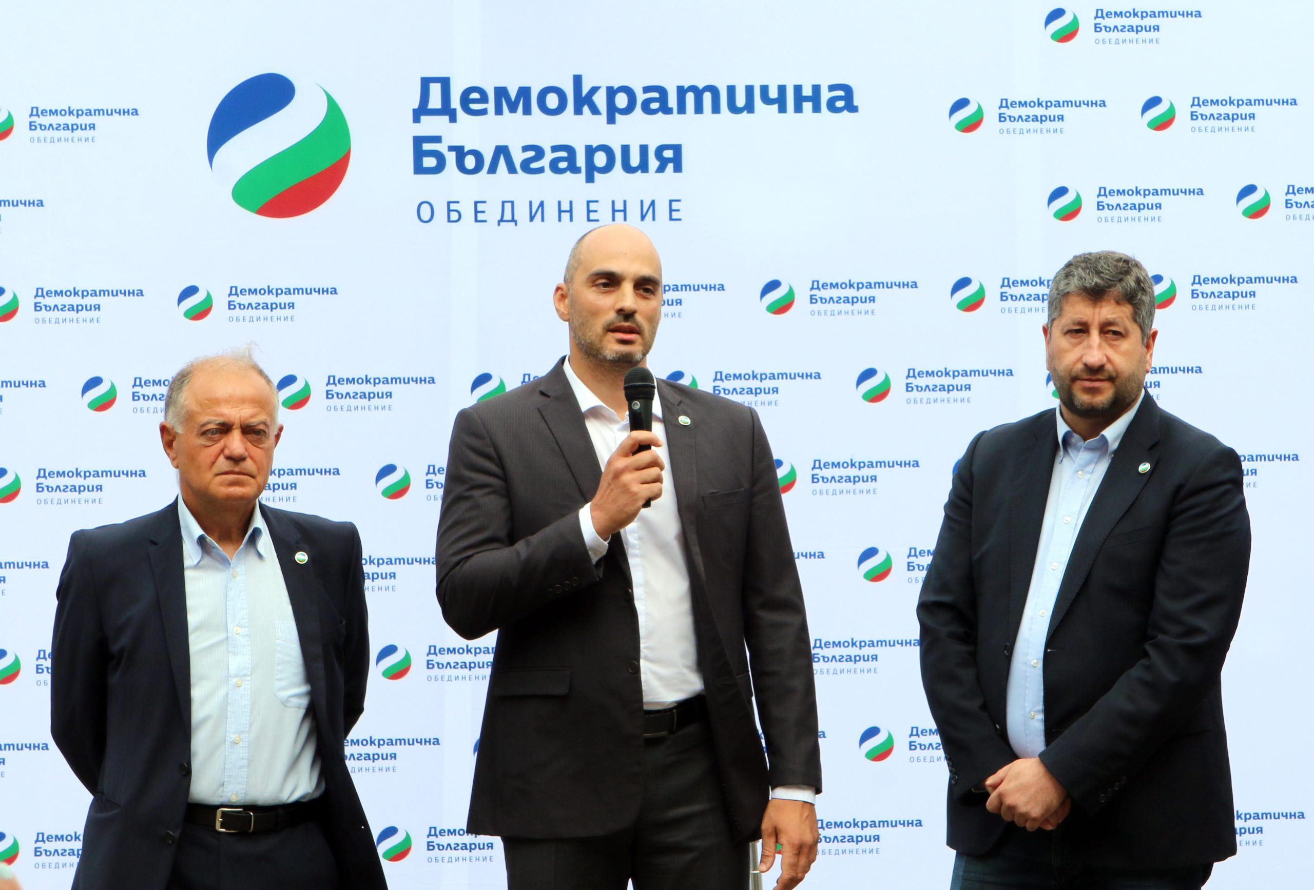 Демократична българия представи кандидаткмета си Борислав Игнатов