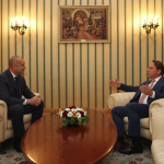 Президентът Румен Радев на среща с европейския комисар по политиката на разширяване и съседство Оливер Вархеи