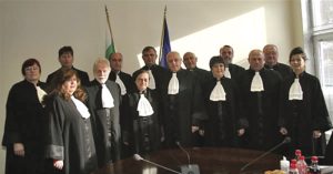 Висшият адвокатски съвет отряза столичната колегия от участие в избора за ново национално ръководство на адвокатурата.