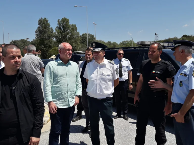 Премиерът Димитър Главчев провери защо има тапи на ГКПП Кулата-Промахон, вътрешният министър Калин Стоянов