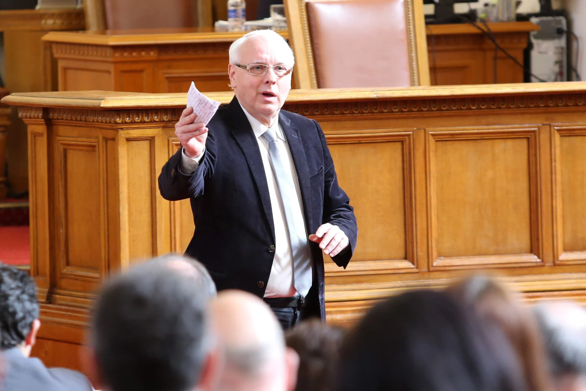 Парламент Велизар Енчев