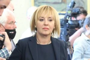 мая манолова портрет