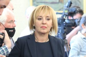 мая манолова портрет