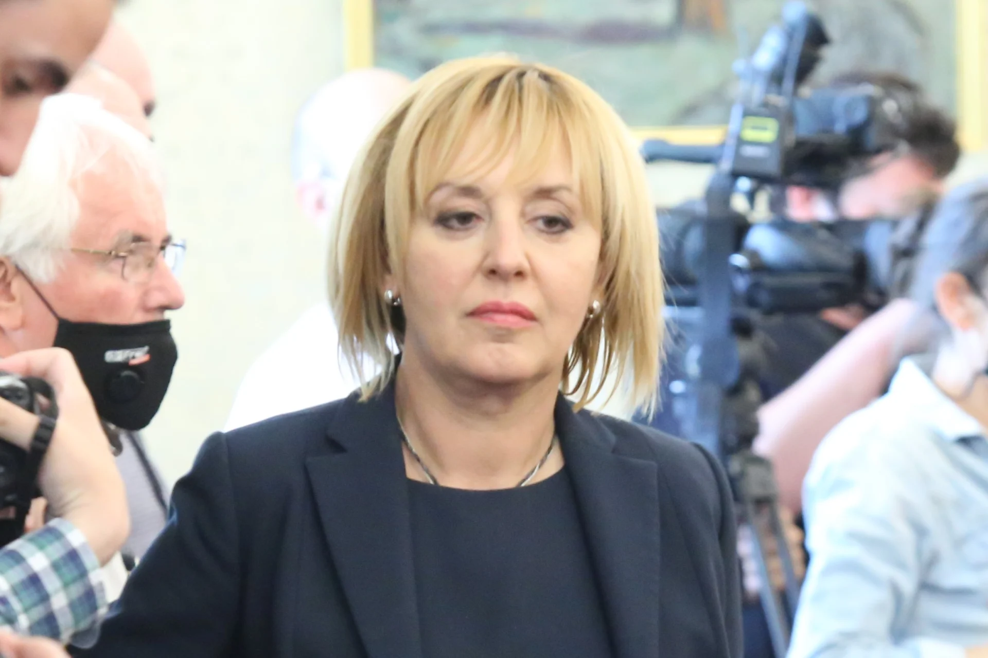 мая манолова портрет
