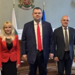 Още един депутат от хората на Доган оказа на снимка с Пеевски