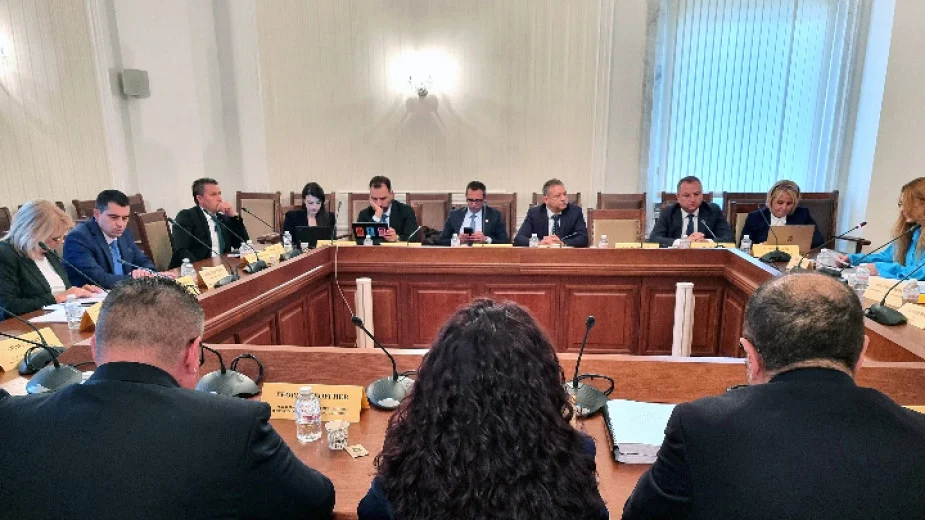 52 увеличение на заплатите в Антикорупционната комисия и Комисията за