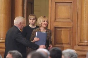 Манолова
