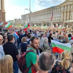 Напрежение на протеста за защита на лева пред Народното събрание