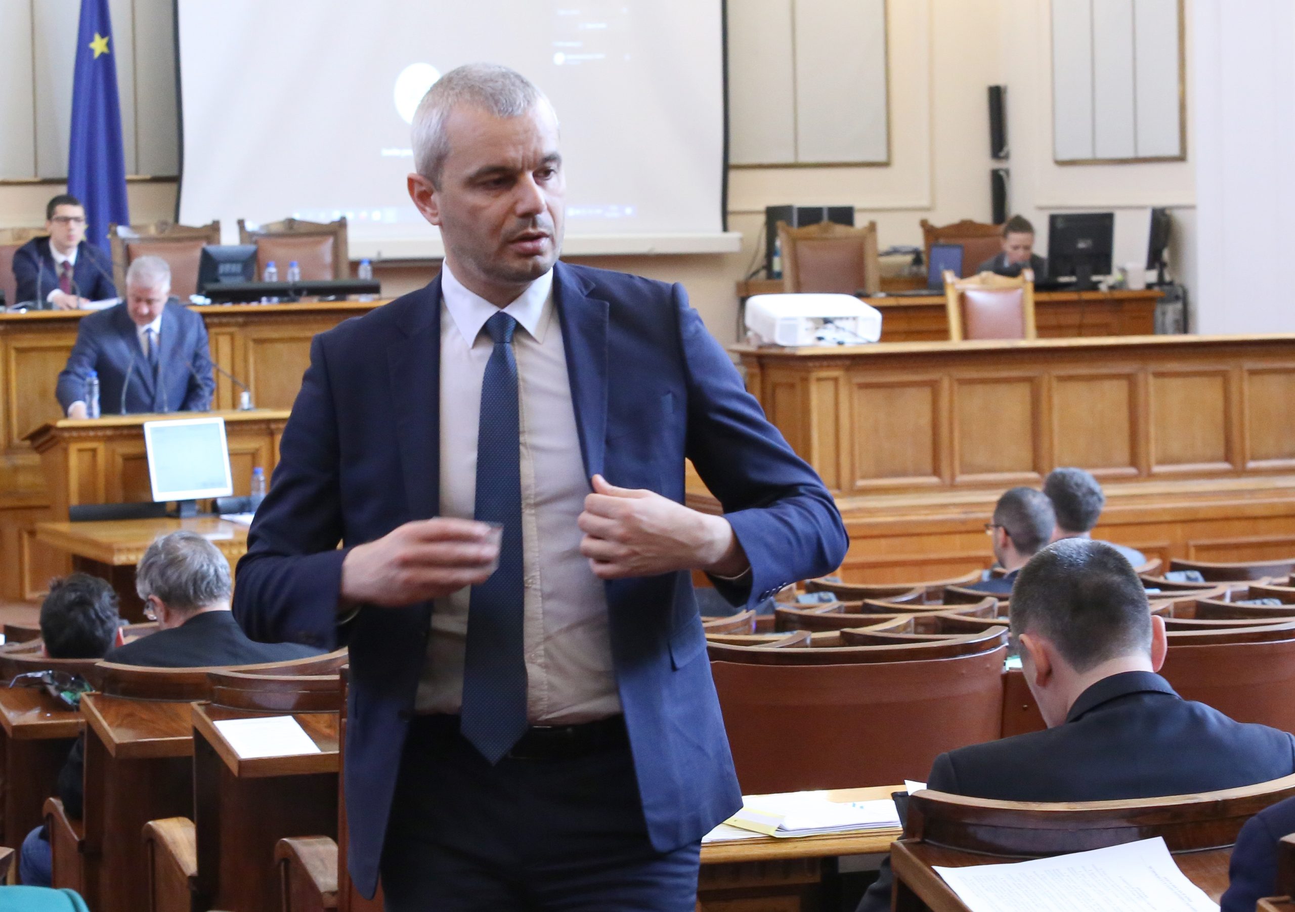 Парламент Костадин Костадинов