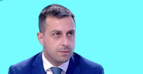 Деян Николов