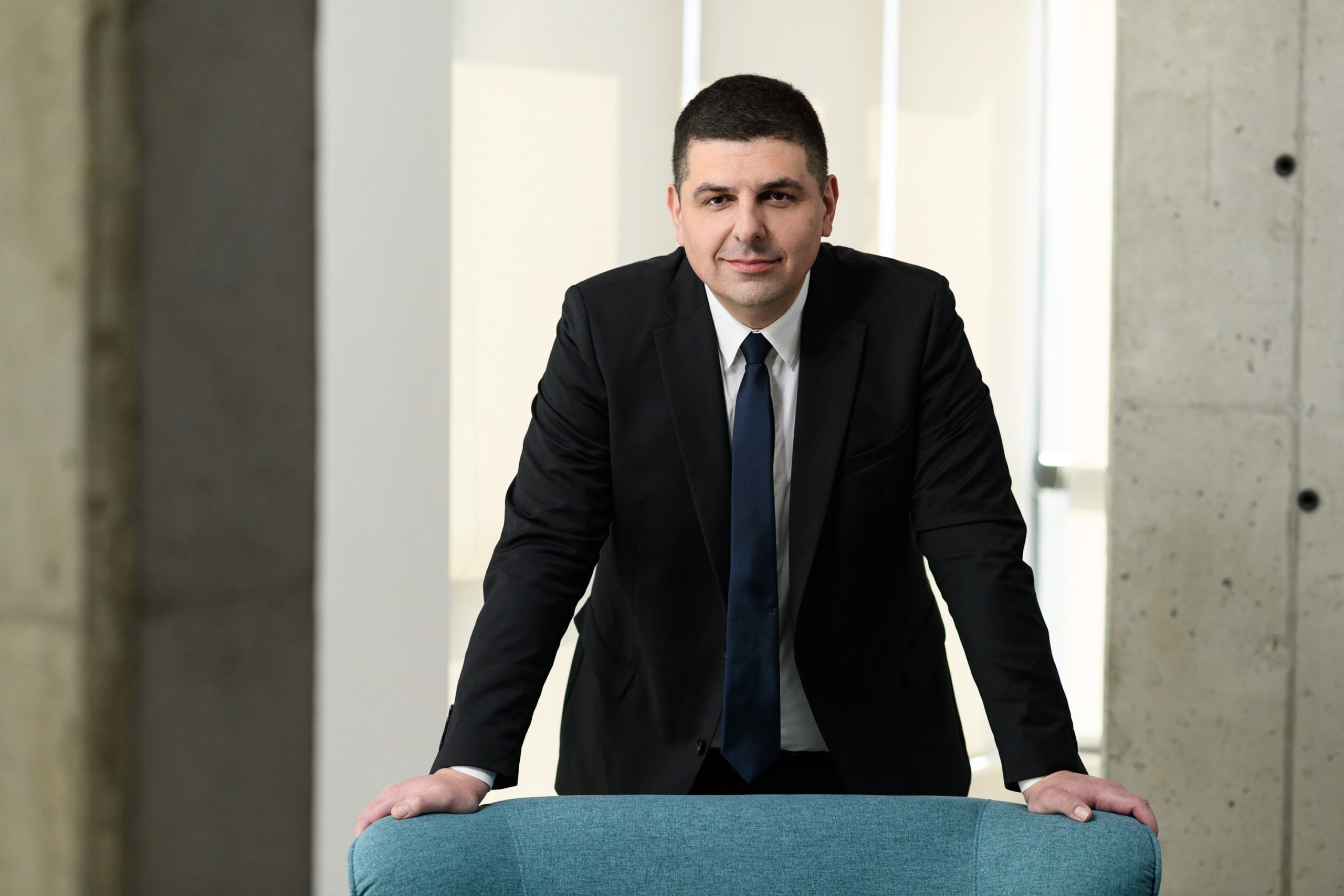 ДБ: Сред обявените от държавата 4400 имота за продан има такива, които се готвят за така наречените “наши хора”